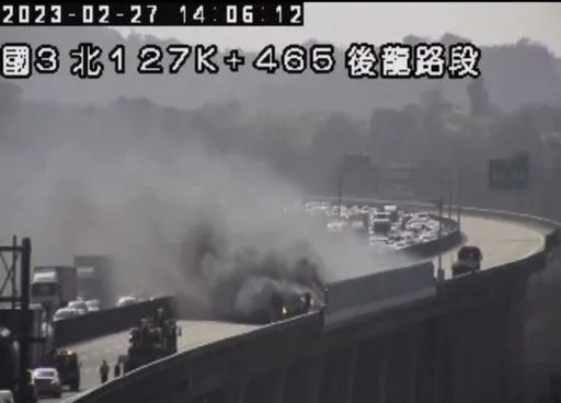國3苗栗後龍路段油罐車起火 一度全線封閉!用路人驚呼「看不到路了」