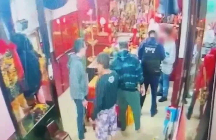 警方獲報到場逮人。翻攝畫面