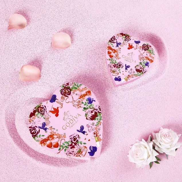 GODIVA告白首選情人節巧克力心形禮盒，粉嫩愛心造型就像丘比特的愛神之箭，瞬間喚醒心中浪漫綺麗的回憶。業者提供