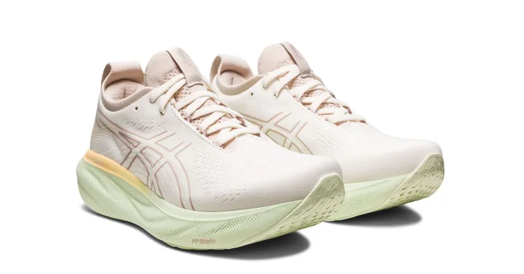 GEL-NIMBUS 25女款跑鞋，4980元。品牌提供