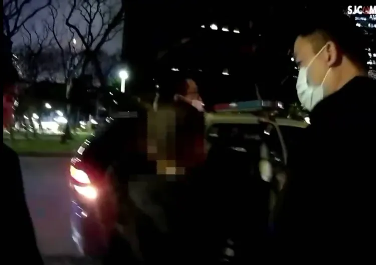 少年被帶回派出所。翻攝畫面