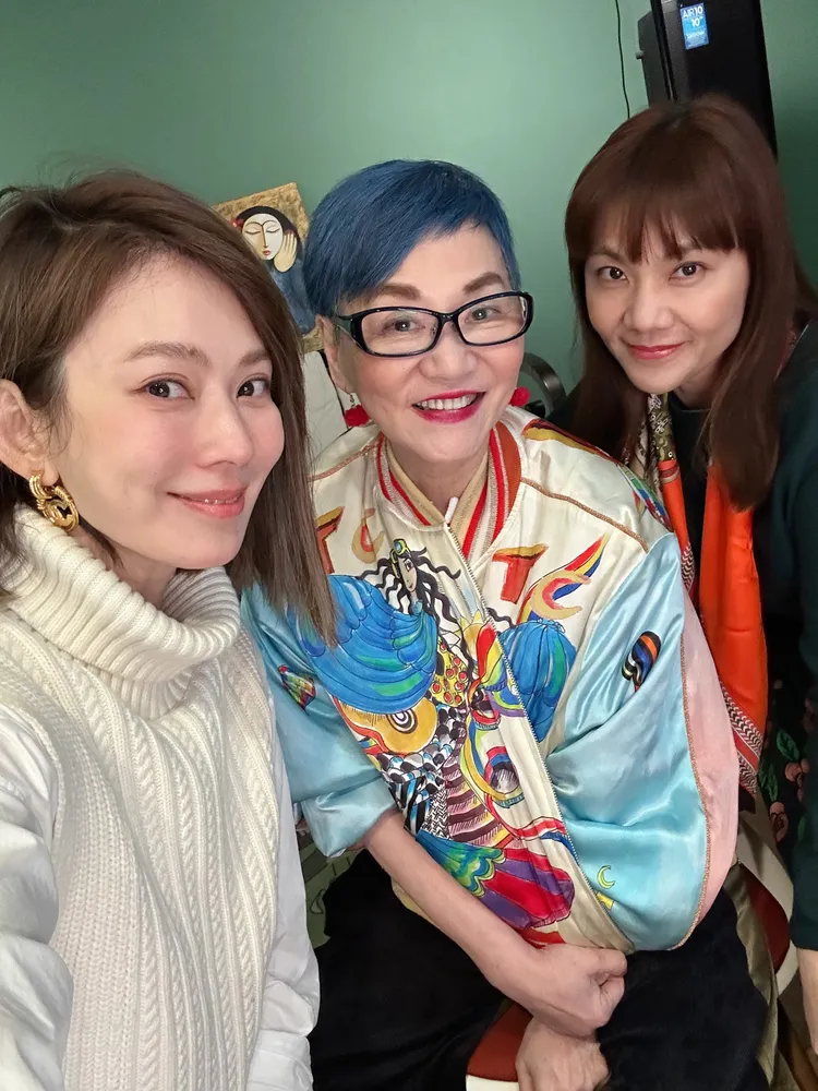 張小燕（中）說，王貞妮（右）跟Melody講話很誇張。新視麗娛樂提供