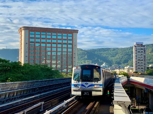 惡劣！她推嬰兒車搭捷運被狂踹滿身傷　只因這動作惹怒男大生