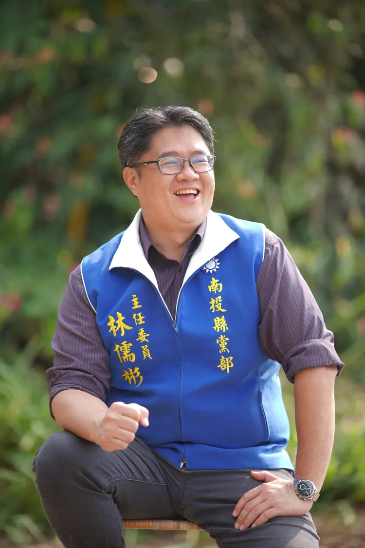 林儒彬被爆擔任縣長特助期間，起造豪宅，建照使照獲縣府快速核准。照片取自林儒彬臉書