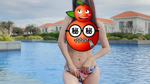 女星摸小褲褲羞喊「一起還債」 「魔鬼級身材」網驚呆:太有誠意