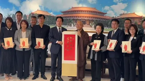 綠營多位首長、民代陪同前往。市府提供