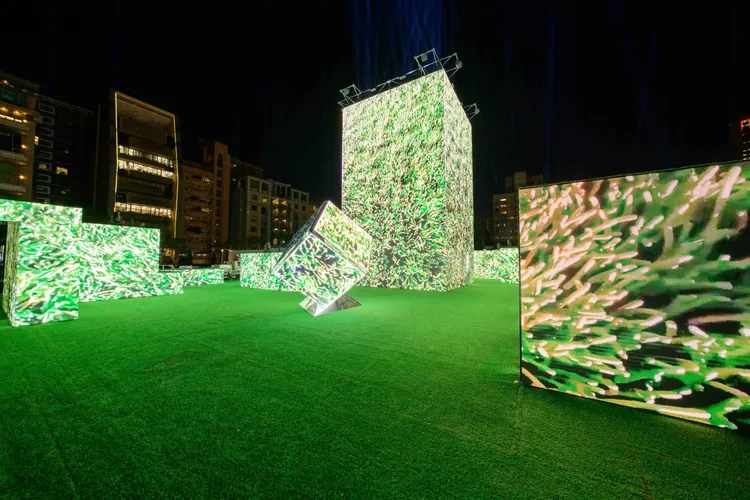 《四季迴響4season Life》找來知名音樂人各別製作三部曲凸顯轉折，包含《四季經典曲》、《四季電音曲》、《四季變奏曲》，讓參觀民眾進行一場視覺與聽覺饗宴。業者提供