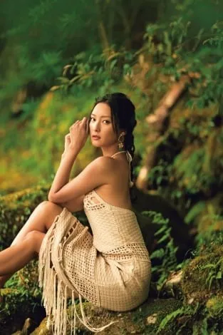 菜菜緒化身森林女神。翻攝mainichikirei