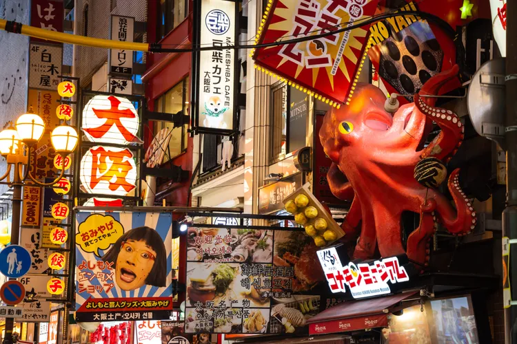 入住捷絲旅大阪心齋橋的旅客，可輕鬆步行前往道頓堀品嚐道地大阪美食。業者提供