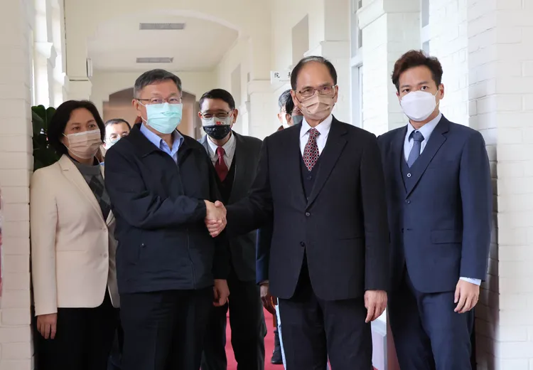 柯文哲今天下午率民眾黨團立委赴立法院與立法院長游錫堃會面。鄭孟晃攝