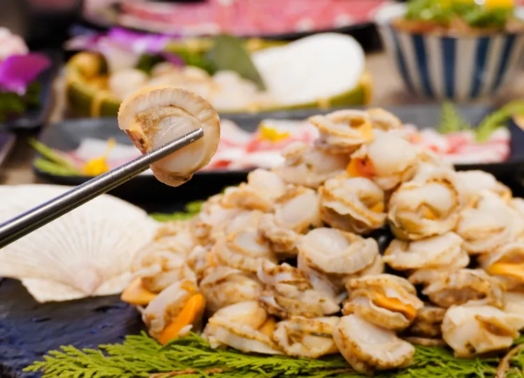 涮樂和牛鍋物 食べ放題滿足證件條件並選擇指定方案，想帆立貝吃到飽。業者提供