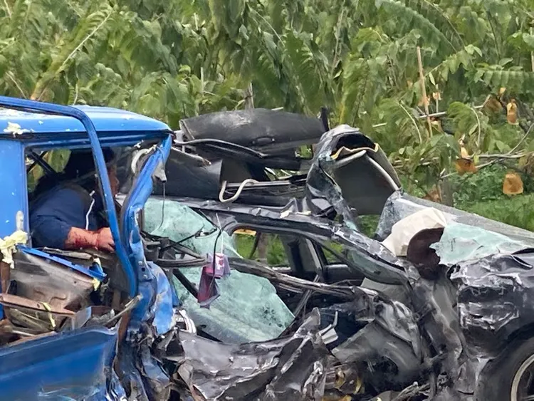 高麗菜車駕駛一度受困。翻攝畫面