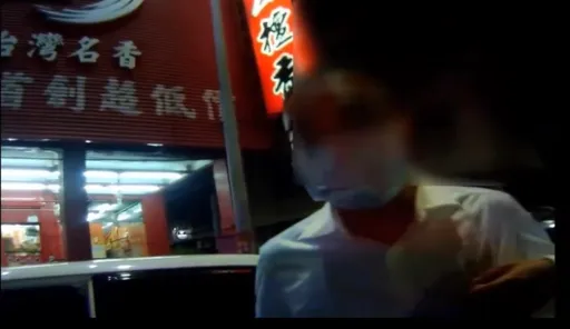 新手爸爸遇警盤查暢聊育兒經 嬰兒車有貓膩讓他秒進警局