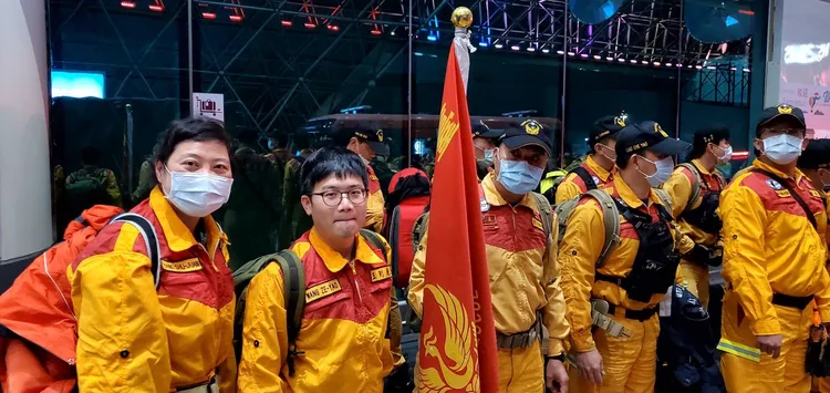 楊淑娟（左起）與王則堯自願前往土耳其。北榮提供