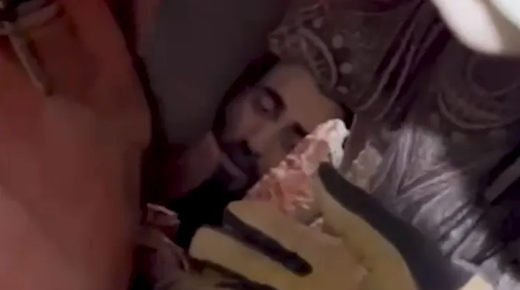 27歲青年穆罕默德獲救。翻攝TRTworld新聞