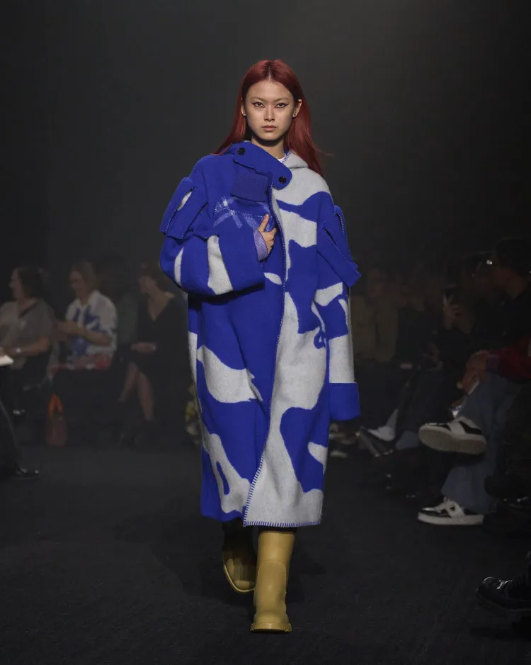 戰⾺騎⼠圖案（EKD）運用具象或放大抽象手法做出嶄新詮釋。品牌提供