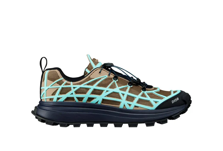 卡其色和綠松石色Warp Cannage網眼B31運動鞋，3萬6000元。品牌提供