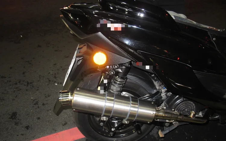 警方取締改裝排氣管噪音車。蘆洲警分局提供