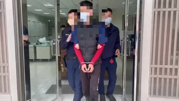 蘇嫌違停卻被警方查出有攜毒、擁槍，訊後移送法辦。翻攝畫面