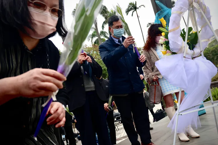 朱立倫表示希望這個社會對於二二八的傷痛能夠一代一代的記取和弭平，讓台灣社會更和諧。林林攝