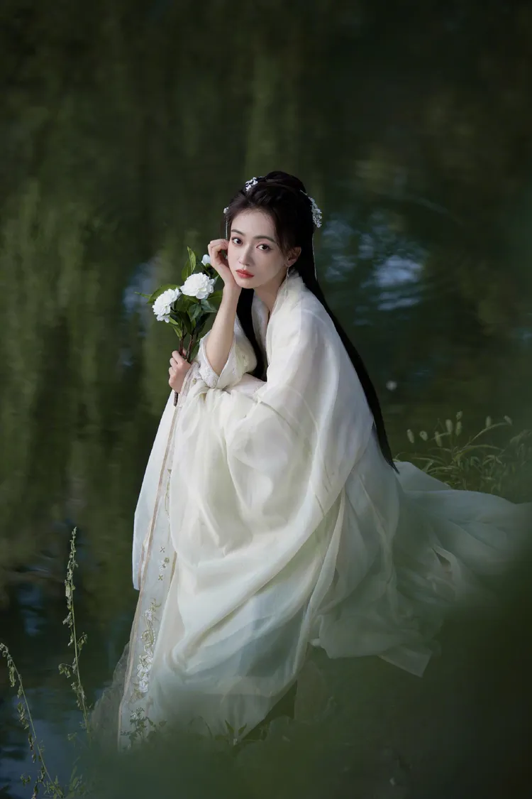 吳謹言拍了不少古裝劇。翻攝于正微博