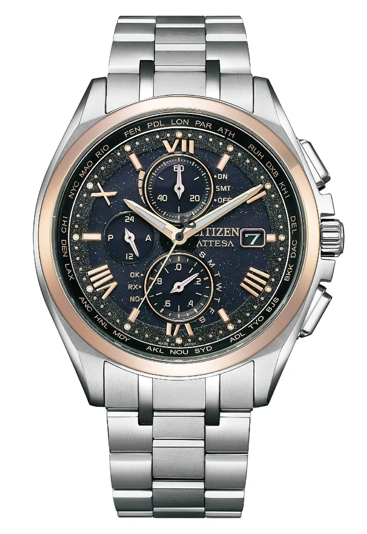 電波時計30周年限定款鈦金屬腕錶（型號AT8254-61E），搭配櫻花粉紅金錶圈，錶徑41.5mm，4萬7800元。品牌提供