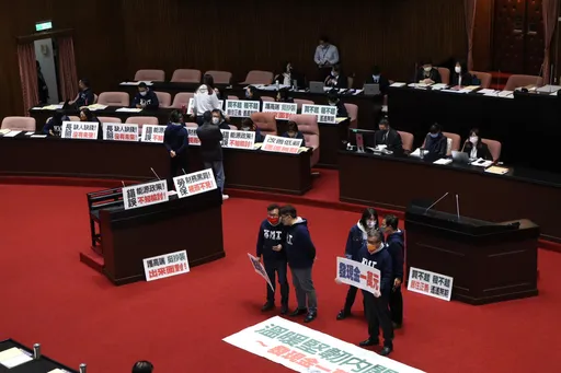 國民黨團怒了！被誤解「杯葛延後普發6000元」　連說3次這句話