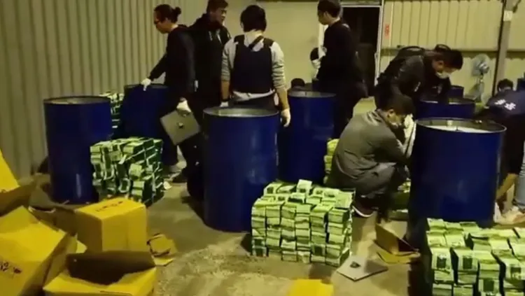 警方清點毒品數量。翻攝畫面