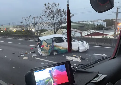 國1南下彰化路段重大車禍 有人拋出車外!1男童命危送醫不治