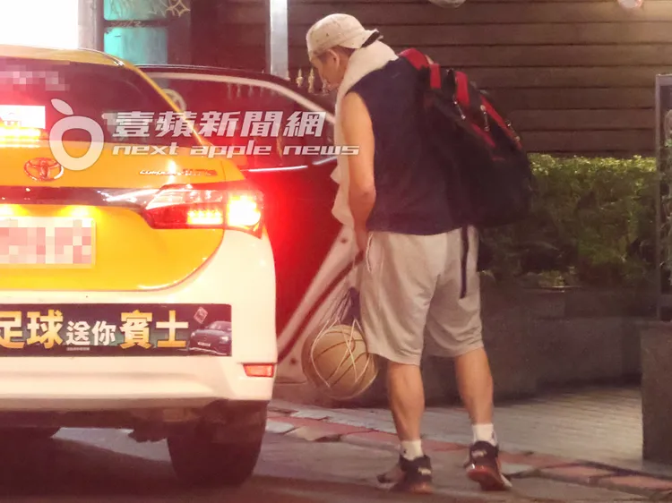 趙傳返回東區價值6200萬元的台北101景觀宅。特勤中心攝