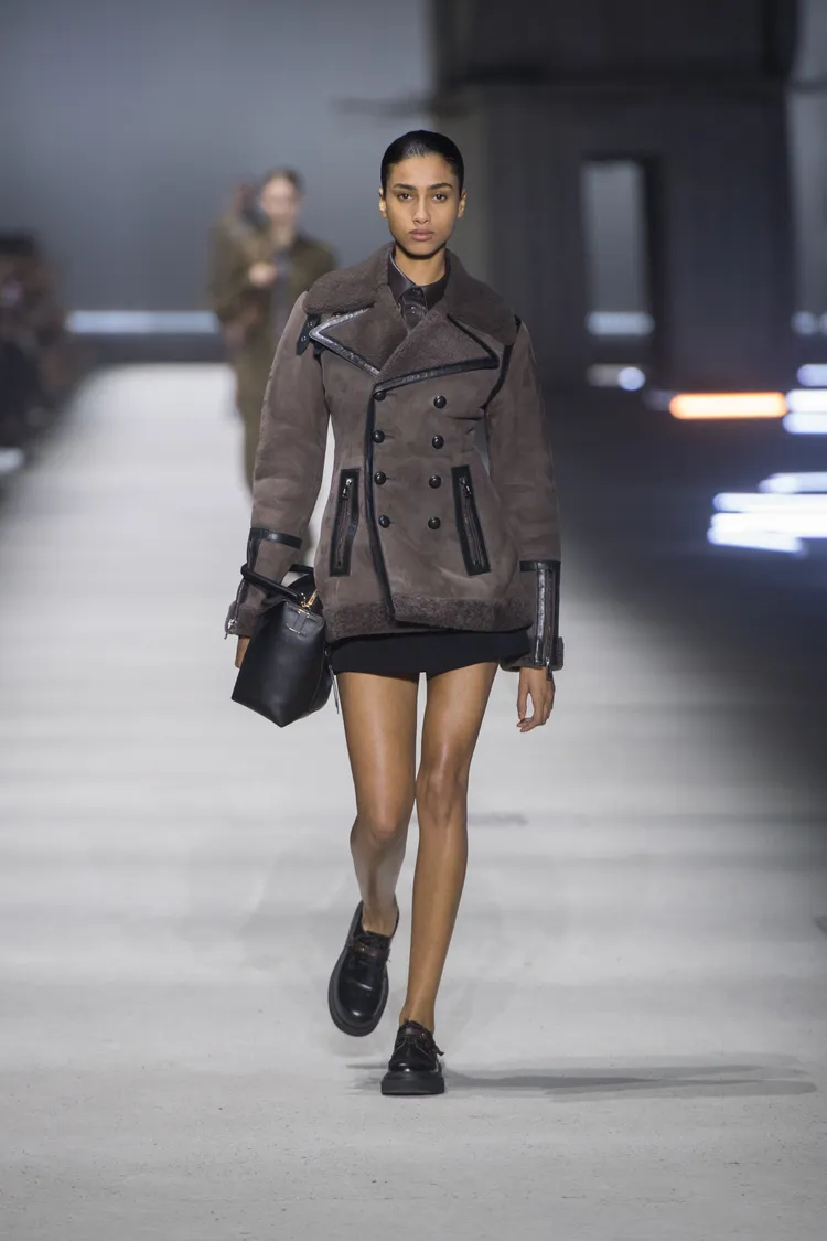 TOD’S引以為傲的皮革工藝，依舊是貫穿系列的核心。品牌提供