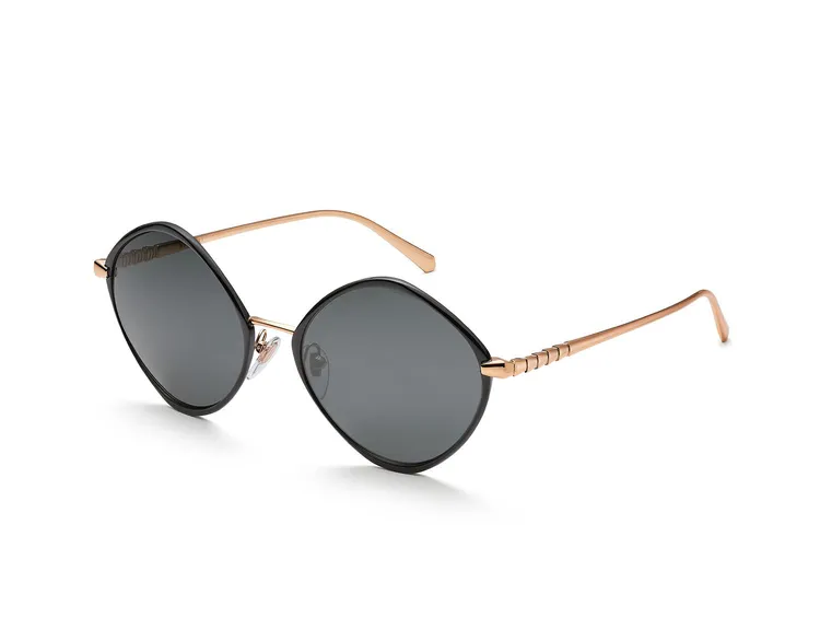 寶格麗2023秋冬Serpenti菱形金屬太陽眼鏡，約3萬3400元。品牌提供