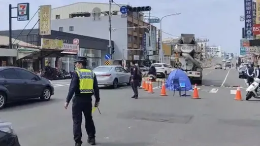 台南單車騎士路口撞預拌車　驚悚！當場遭輾身亡
