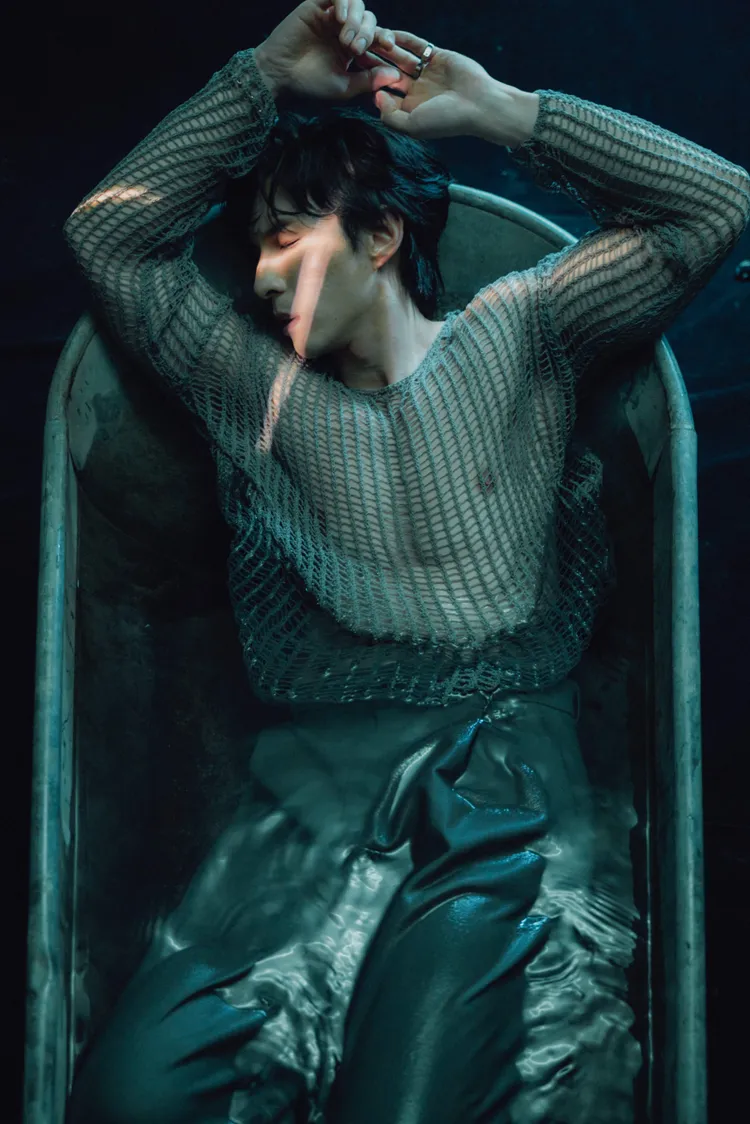 陳勢安泡在水缸呈現窒息感。索尼提供