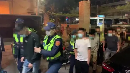小吃店衝突 1人掛彩!警帶回7鬧事酒客 意外逮捕通緝犯