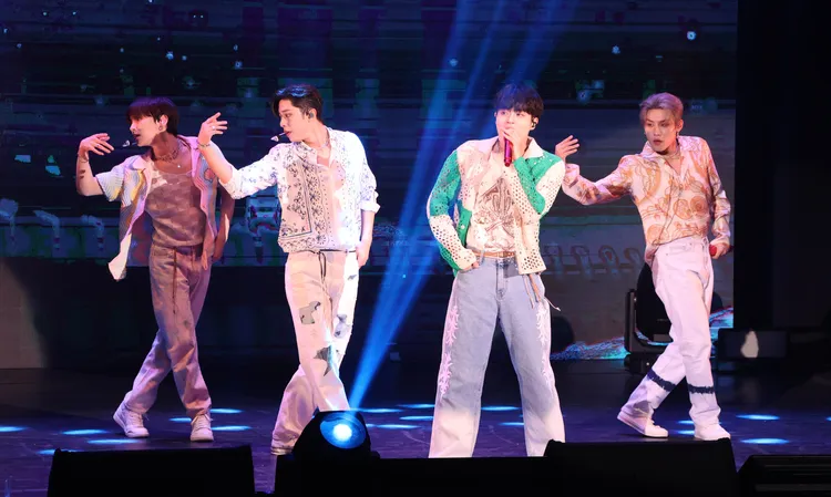 AB6IX勁歌熱舞。鄭孟晃攝