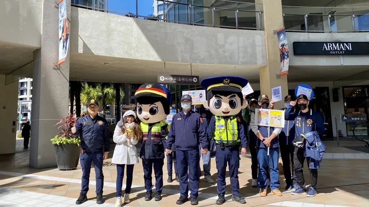 林口警方到三井outlet賣場宣導。林口警分局提供