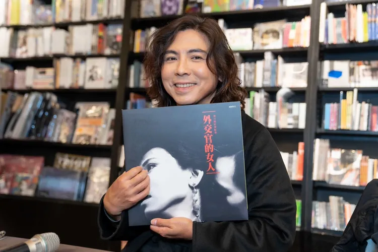 郭蘅祈宣傳黑膠。祈菩行