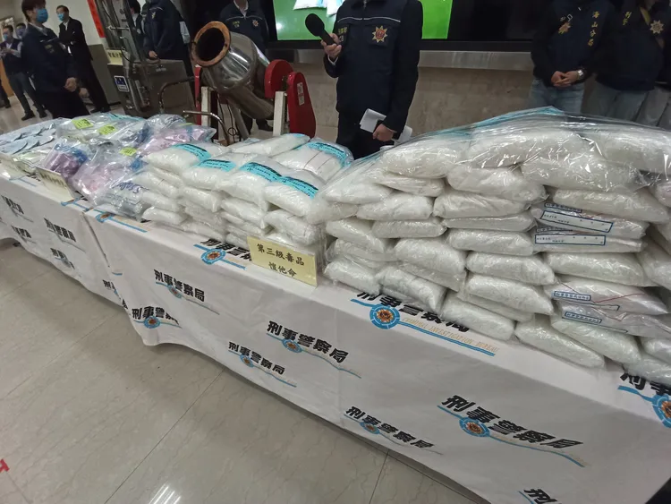 警方查獲的毒品。翻攝畫面