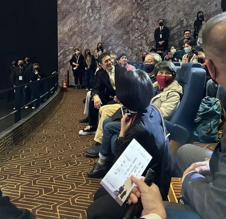 梁朝偉在影廳內和大家打招呼。讀者提供