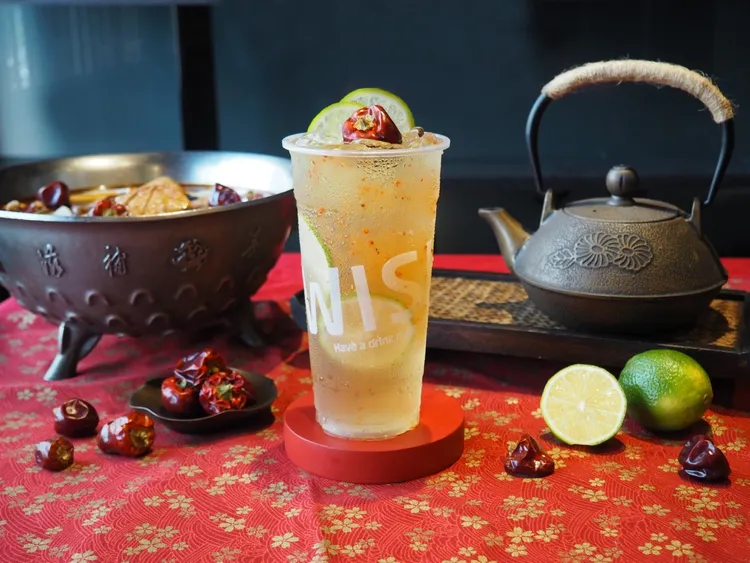 Mr.Wish x這一鍋聯名飲品-辣辣檸檬綠，大杯售價65元。業者提供