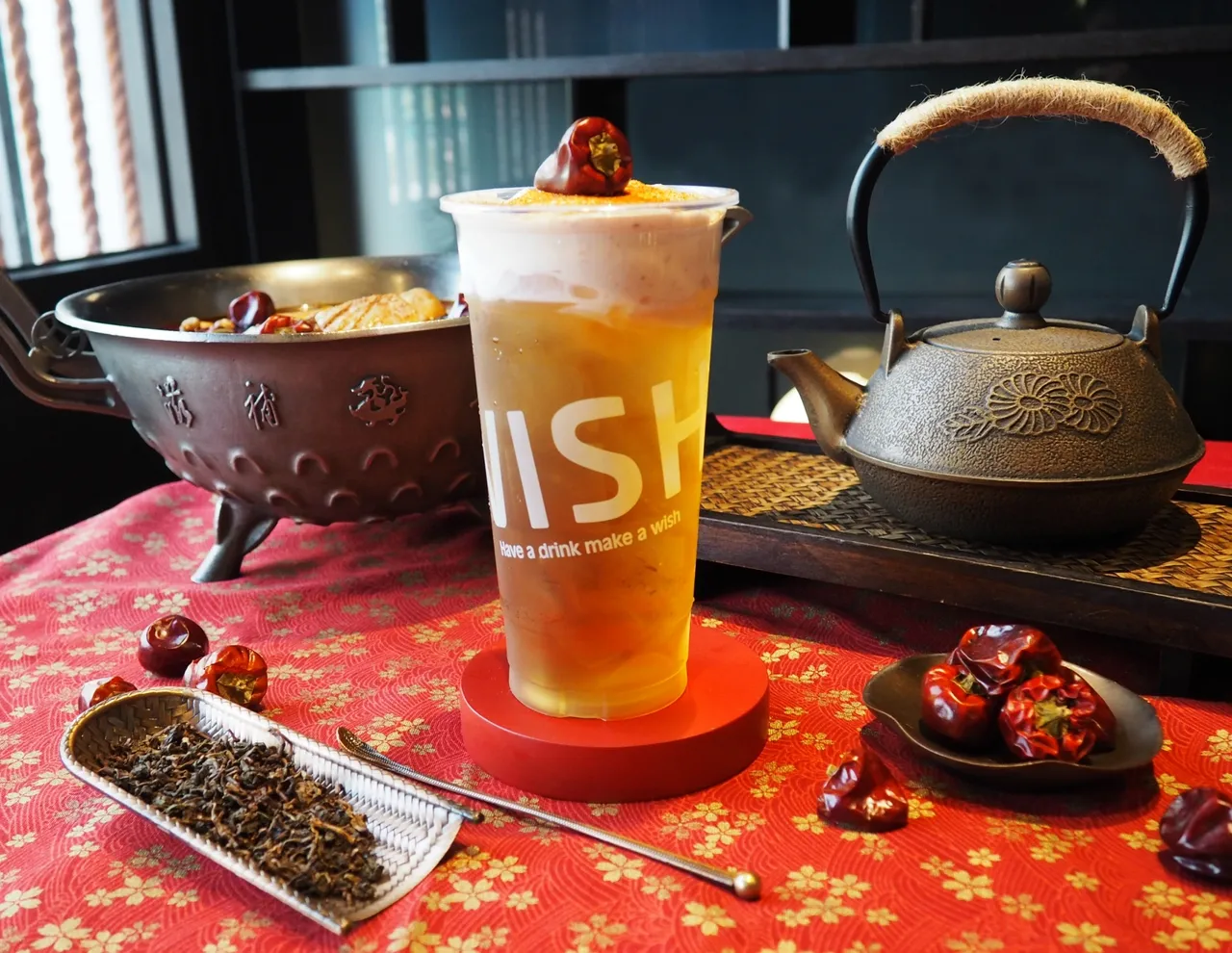 Mr.Wish x這一鍋聯名飲品-辣芝芝烏龍,大杯售價75元。業者提供