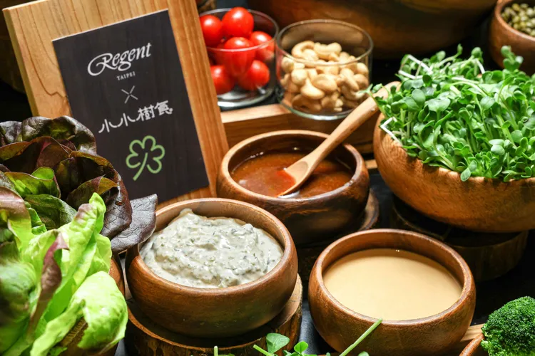 小小樹食行政主廚Tim為活動設計三種特調醬汁，可搭配新鮮時蔬一同享用。業者提供