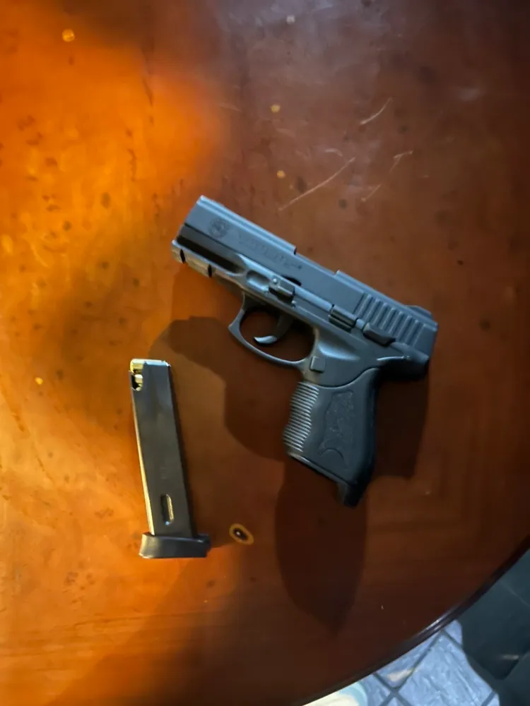 警方起獲槍械。翻攝畫面