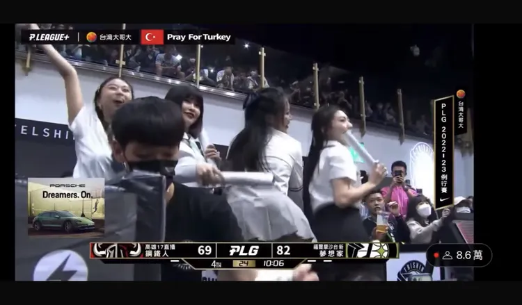 啦啦隊干擾林書豪罰球方式遭批評。  翻攝Youtube