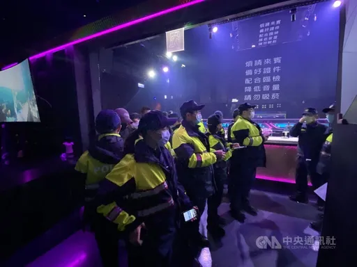 夜店狂歡男女脫序！露點交纏愛撫影片瘋傳　當事人、散布者全送辦