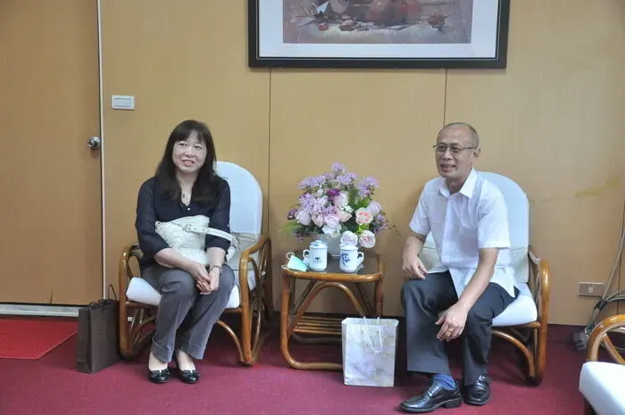 黃錦秋（左）曾到台灣警察專科學校擔任法紀教育講座。翻攝台灣警察專科學校官網