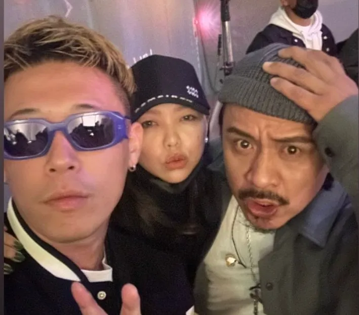 阿妹（中）欣賞葛西瓦（右）演出，左為玖壹壹健志。翻攝健志臉書