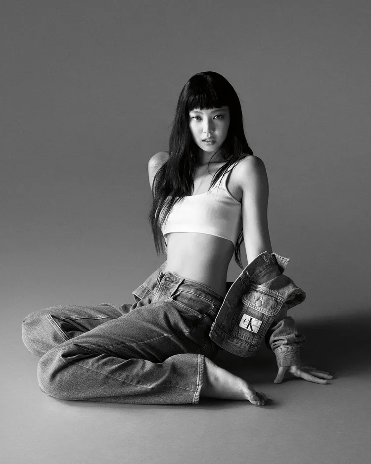 Jennie於廣告中，一連演繹了包括1996、Athletic等系列下的多款Calvin Klein Underwear最新春夏內衣。翻攝calvinklein IG