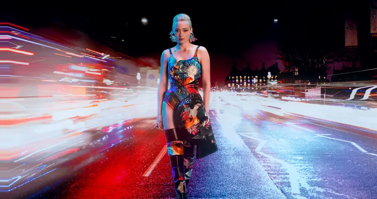 「螳螂女」韓裔加拿大女星Pom Klementief，也是Alexander McQueen春夏形象廣告中的主角之一。品牌提供